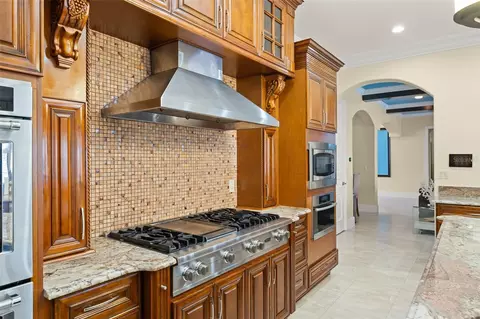 Kitchen - 9575 Westover Roberts Rd, Windermere, FL 34786 photo 6 of 7