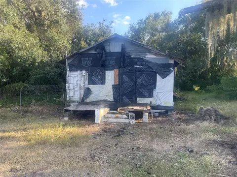 2811 E 20th St, Sanford, FL 32771