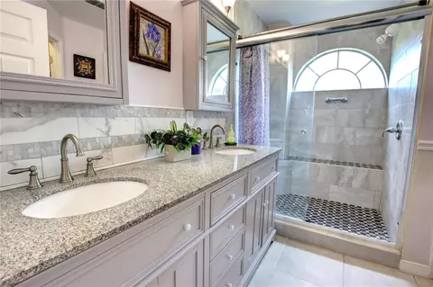 Bath - 2722 Maywood St, Eustis, FL 32726 photo 1 of 3