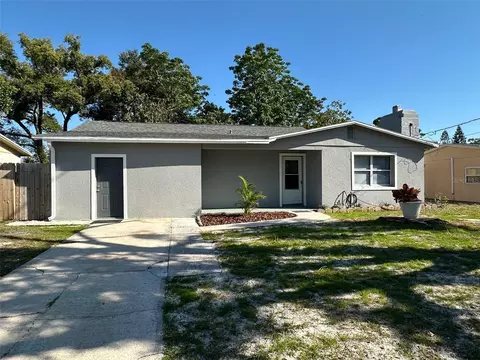 890 Emerald Dr, Mount Dora, FL 32757
