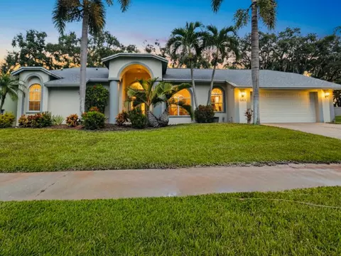 2654 Crystal Cir, Dunedin, FL 34698