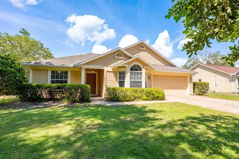 3009 E Beaumont Ln, Eustis, FL 32726