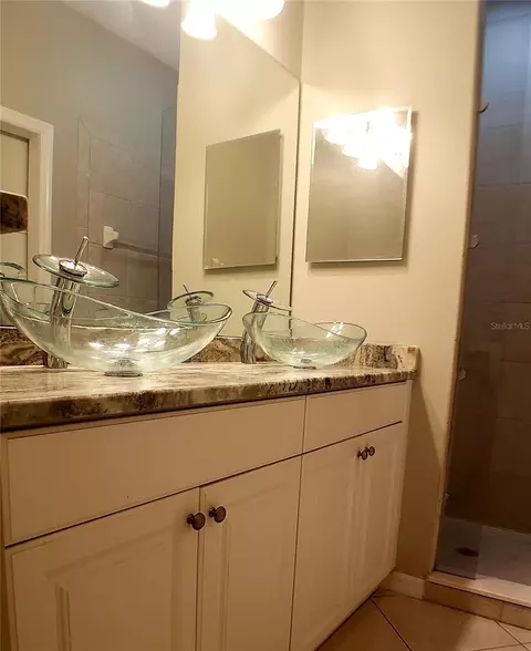 Bath - 5662 Whitehead St, Bradenton, FL 34203 photo 3 of 8