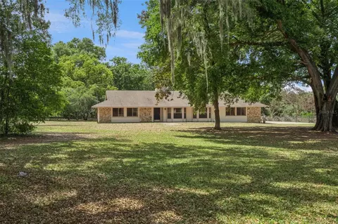 624 Hull Island Dr, Oakland, FL 34787