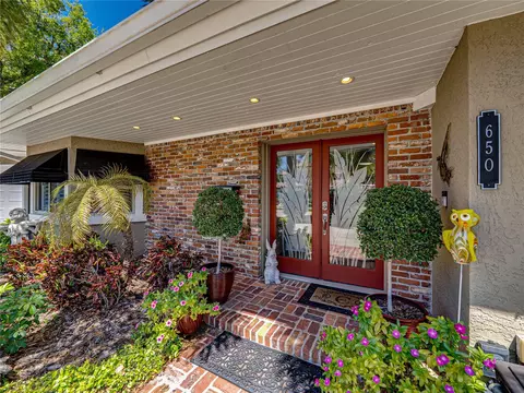 650 Poinsettia Rd, Belleair, FL 33756