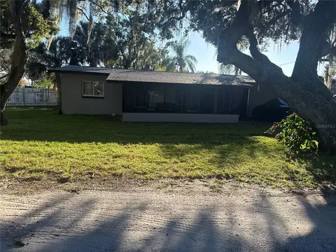 903 N Harbor Ter, Tavares, FL 32778