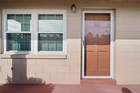 1100 E Caroline St #104, Tavares, FL 32778