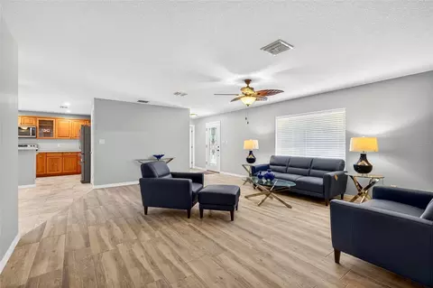 Living - 201 N West St, Interlachen, FL 32148 photo 8 of 10