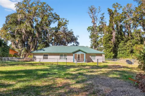 Exterior - 201 N West St, Interlachen, FL 32148 photo 1 of 5