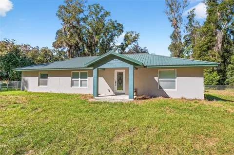 Exterior - 201 N West St, Interlachen, FL 32148 photo 2 of 5