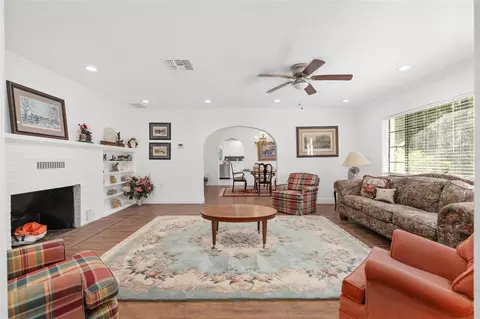 Living - 17067 NW Gainesville Rd, Reddick, FL 32686 photo 3 of 3