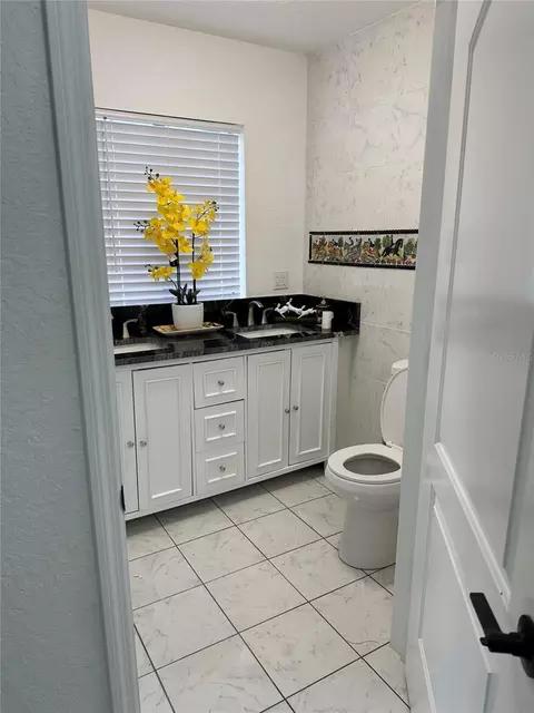 Bath - 17067 NW Gainesville Rd, Reddick, FL 32686 photo 2 of 3