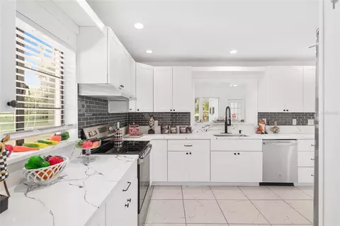 Kitchen - 17067 NW Gainesville Rd, Reddick, FL 32686 photo 3 of 3