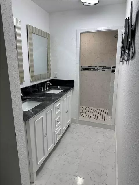 Bath - 17067 NW Gainesville Rd, Reddick, FL 32686 photo 3 of 3
