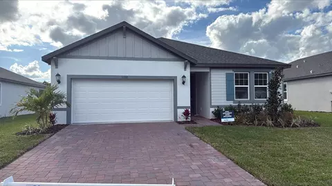 1208 Pampus Dr, Daytona Beach, FL 32124