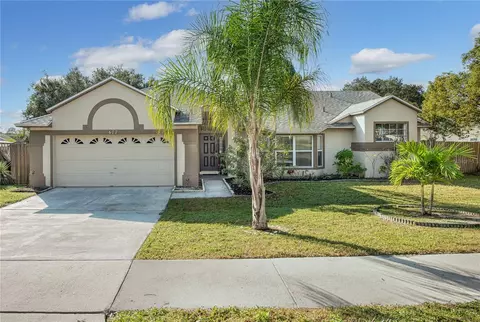 677 Lagoon Dr, Oviedo, FL 32765