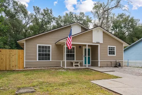 25336 Saint Anne St, Sorrento, FL 32776