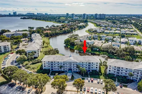 3630 Whitehall Dr #105, West Palm Beach, FL 33401