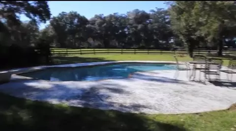 Exterior - 9400 NW 160th St, Reddick, FL 32686 photo 1 of 2