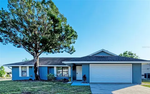 3114 Lockwood Lake Cir, Sarasota, FL 34234