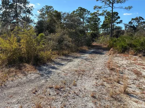321 Showboat Ave, Lake Placid, FL 33852