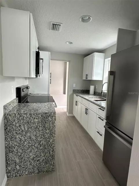 Kitchen - 2015 12 Laurel St, Bartow, FL 33830 photo 2 of 2