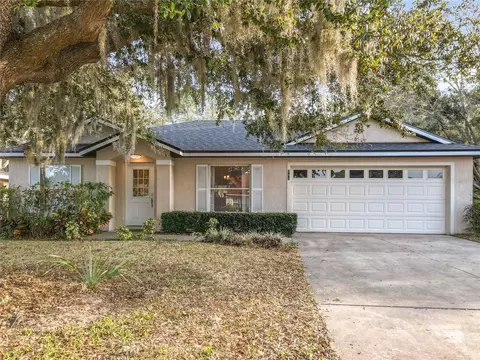 880 Vindale Rd, Tavares, FL 32778