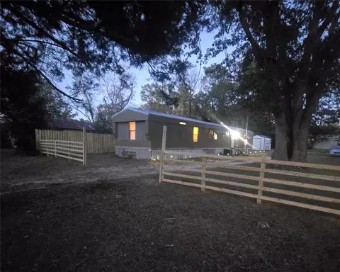 2820 Barnes St, Marianna, FL 32448