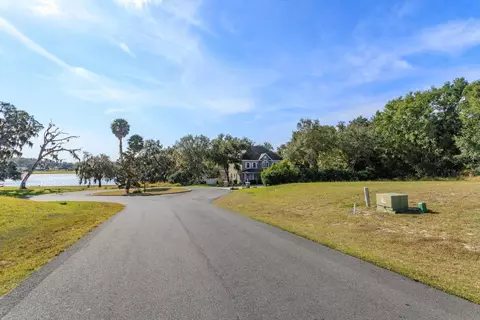 1104 Myrtle Breezes Ct, Fruitland Park, FL 34731