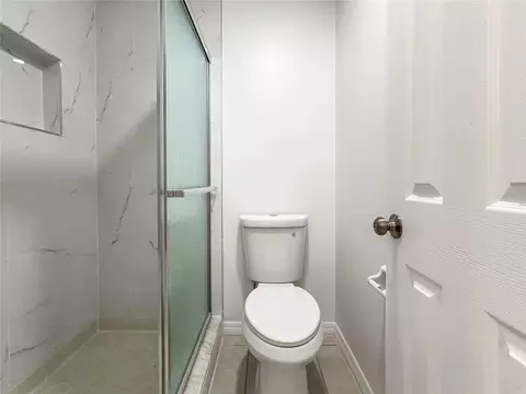 Bath - 1610 Harbor Way, Bartow, FL 33830 photo 1 of 3