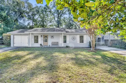 25316 Glen Eagles St, Sorrento, FL 32776