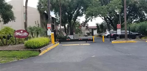 3824 N Lake Dr #108, Tampa, FL 33614