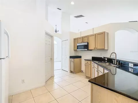 Kitchen - 15825 Robin Hill Loop, Clermont, FL 34714 photo 2 of 4