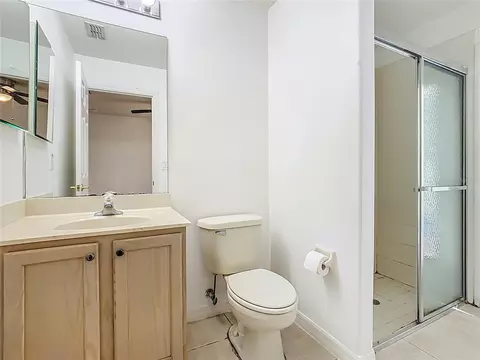 Bath - 15825 Robin Hill Loop, Clermont, FL 34714 photo 6 of 7