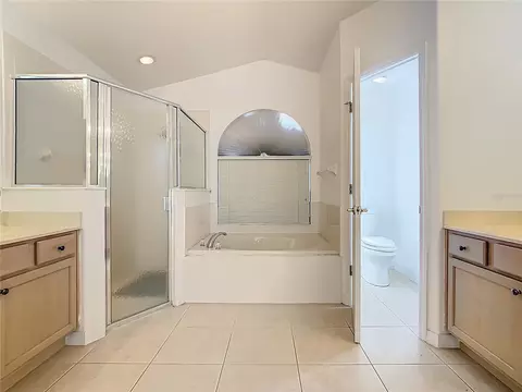 Bath - 15825 Robin Hill Loop, Clermont, FL 34714 photo 1 of 7