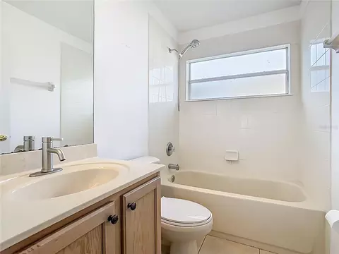 Bath - 15825 Robin Hill Loop, Clermont, FL 34714 photo 4 of 7