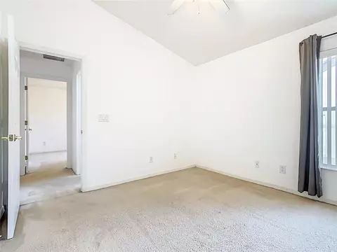 Bedroom - 15825 Robin Hill Loop, Clermont, FL 34714 photo 5 of 13
