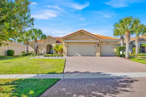 3221 Silver Fin Way, Kissimmee, FL 34746