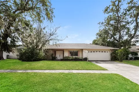 1303 Sandalwood Dr, Plant City, FL 33563