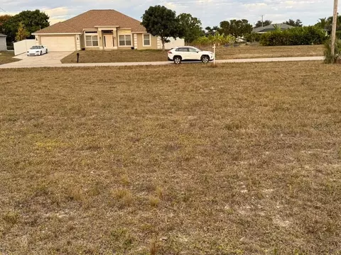 1302 NE 19th Pl, Cape Coral, FL 33909