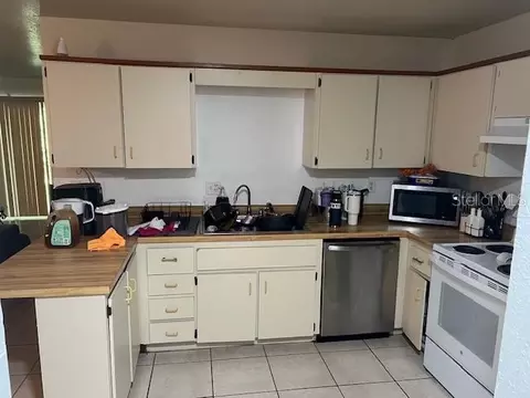 Kitchen - 209 Ridgecrest Loop, Minneola, FL 34715 photo 2 of 4