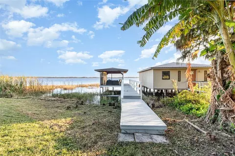 1099 Grove Ave, Mount Dora, FL 32757