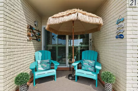 10365 Paradise Blvd #21, Treasure Island, FL 33706