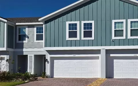 207 Glass Onion Dr, Groveland, FL 34736