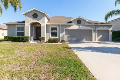 1153 Spinning Wheel Dr, Apopka, FL 32712