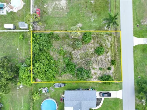 3268 Pinetree St, Port Charlotte, FL 33952