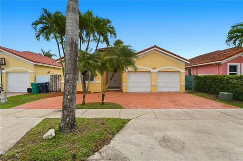 1067 NW 135th Ct, Miami, FL 33182