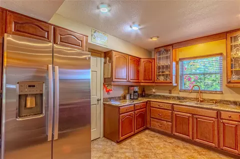 Kitchen - 4899 Sparrow Dr, Saint Cloud, FL 34772 photo 4 of 4
