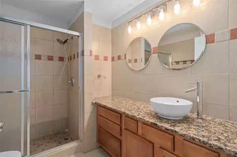 Bath - 7784 Sugar Bend Dr #7784, Orlando, FL 32819 photo 1 of 2