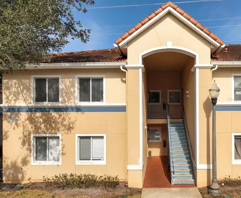 495 Las Cortes Ln #201, Orlando, FL 32824